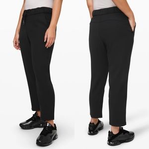 Lululemon On the Fly 7/8 Pant
Woven 25"